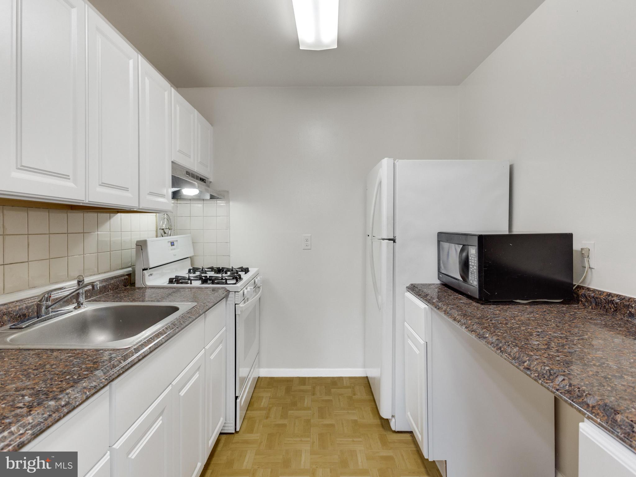 2911 Charing Cross Road, Unit 5 Falls Church, VA 22042 - Photo 7 of 22 NEW CABINETS and COUNTERS!