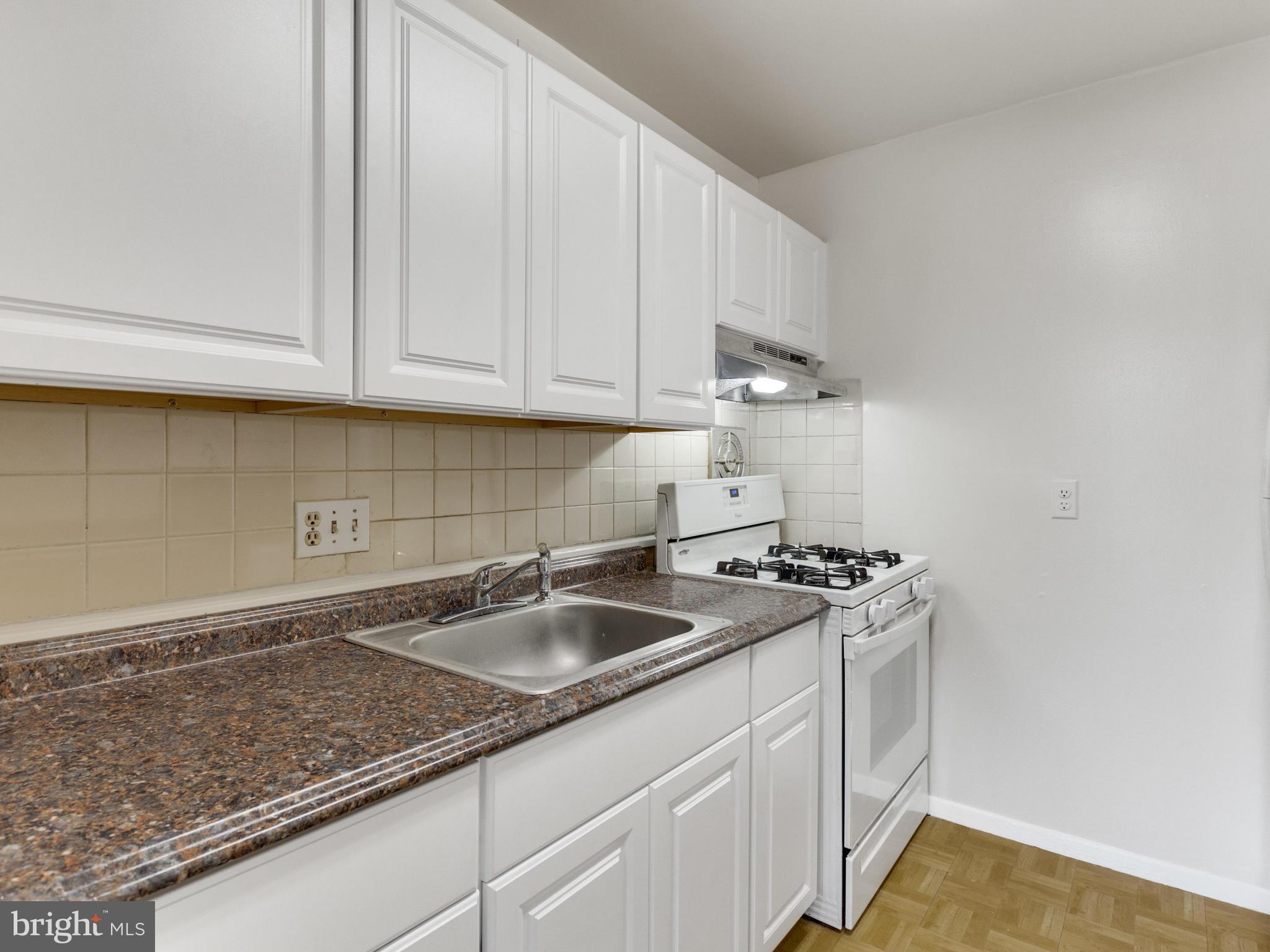2911 Charing Cross Road, Unit 5 Falls Church, VA 22042 - Photo 8 of 22 Kitchen