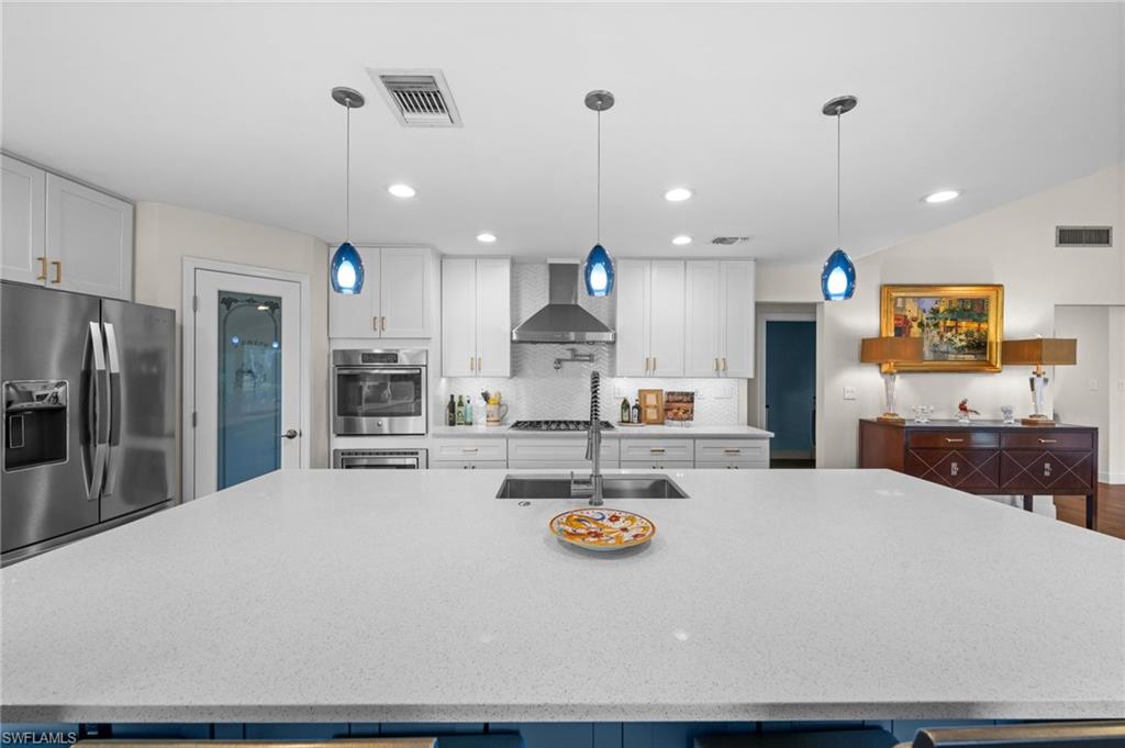 1960 Imperial Golf Course Boulevard Naples, FL 34110 - Photo 11 of 38