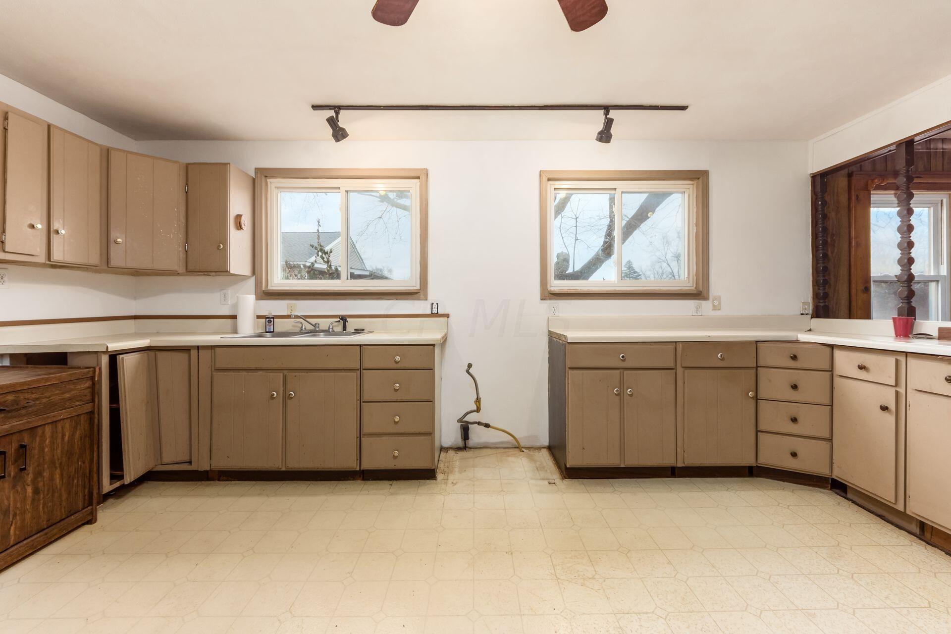 132 Betz Road Columbus, OH 43207 - Photo 2 of 23 011_7b3de31fcba_M 132 Betz019