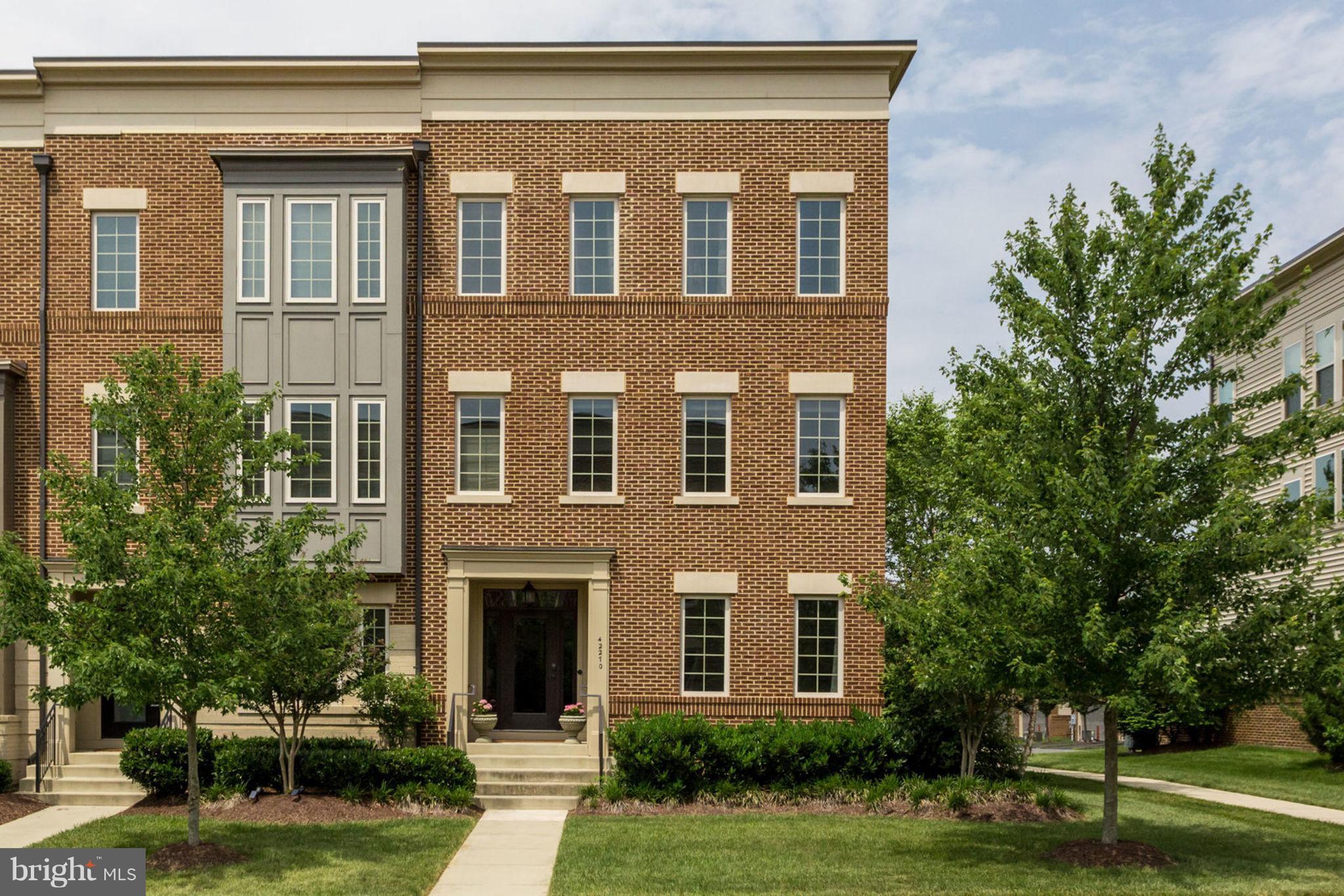 42270 Rhett Drive Ashburn, VA 20148 - Photo 2 of 30 Exterior (Front)