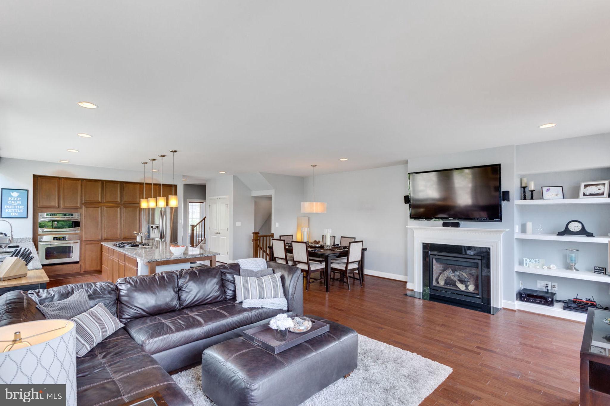 42270 Rhett Drive Ashburn, VA 20148 - Photo 14 of 30 Living Room