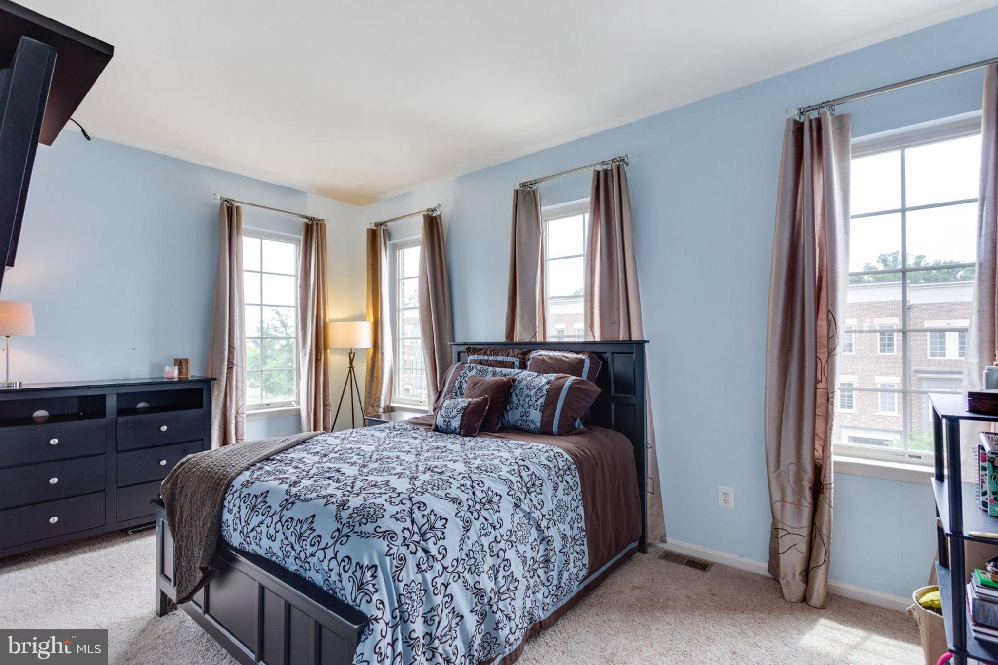 42270 Rhett Drive Ashburn, VA 20148 - Photo 17 of 30 Bedroom
