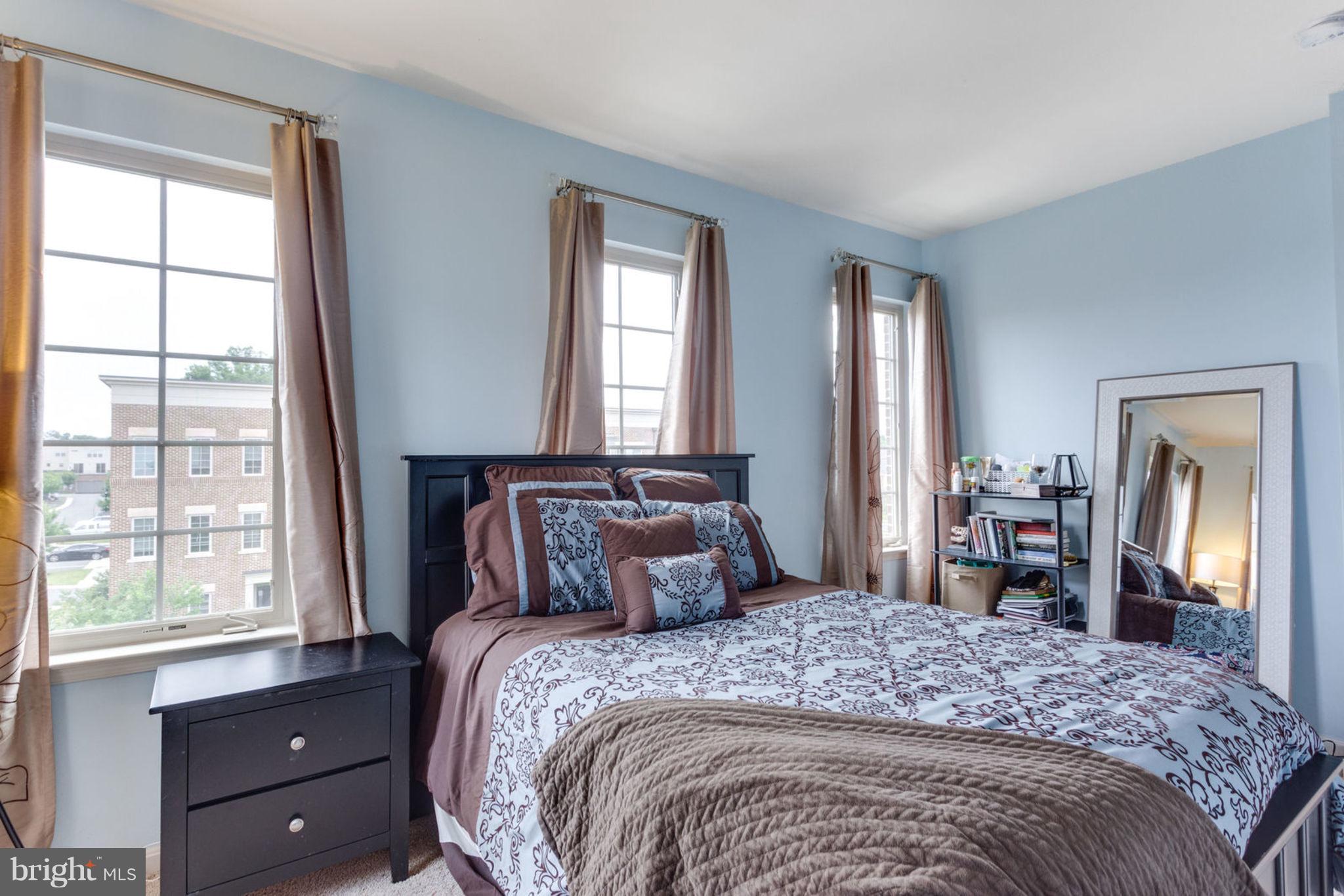 42270 Rhett Drive Ashburn, VA 20148 - Photo 18 of 30 Bedroom