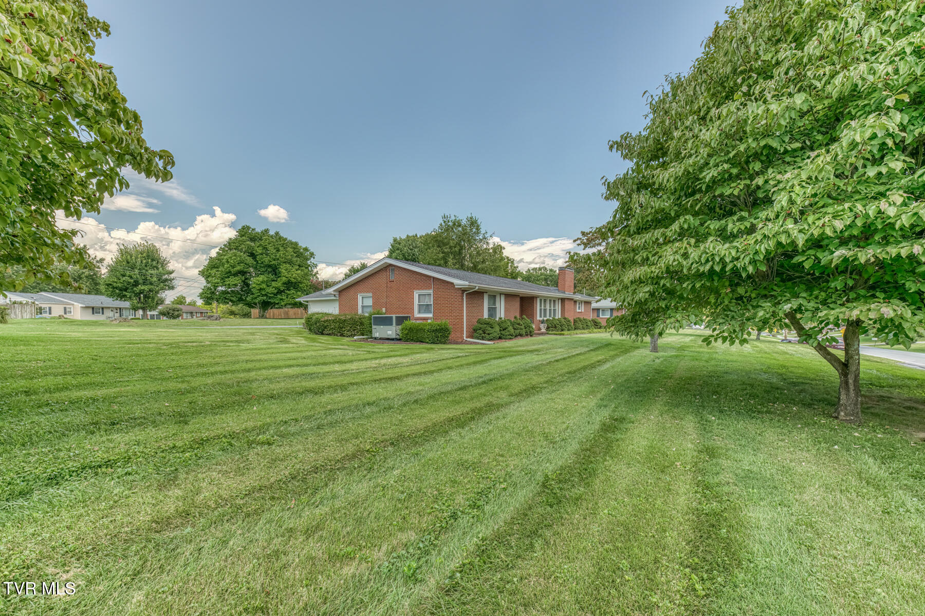 2216 Wyndale Road Johnson City, TN 37604 - Photo 4 of 52 2216 Wyndale Rd-52