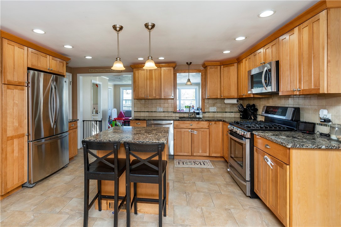 63 Deborah Road Warwick, RI 02888 - Photo 12 of 47