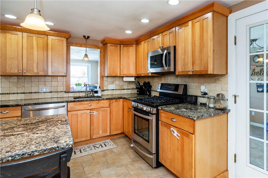 63 Deborah Road Warwick, RI 02888 - Photo 13 of 47