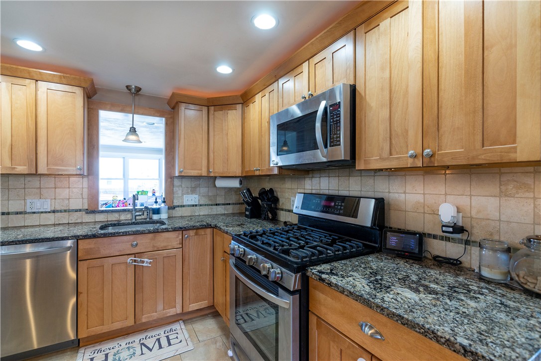 63 Deborah Road Warwick, RI 02888 - Photo 14 of 47