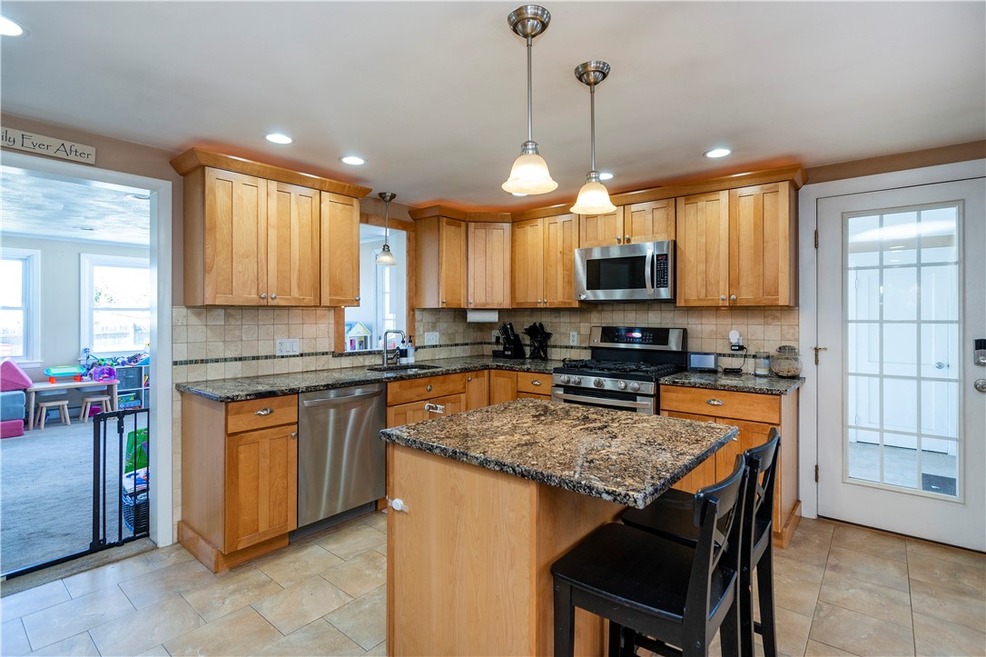 63 Deborah Road Warwick, RI 02888 - Photo 15 of 47
