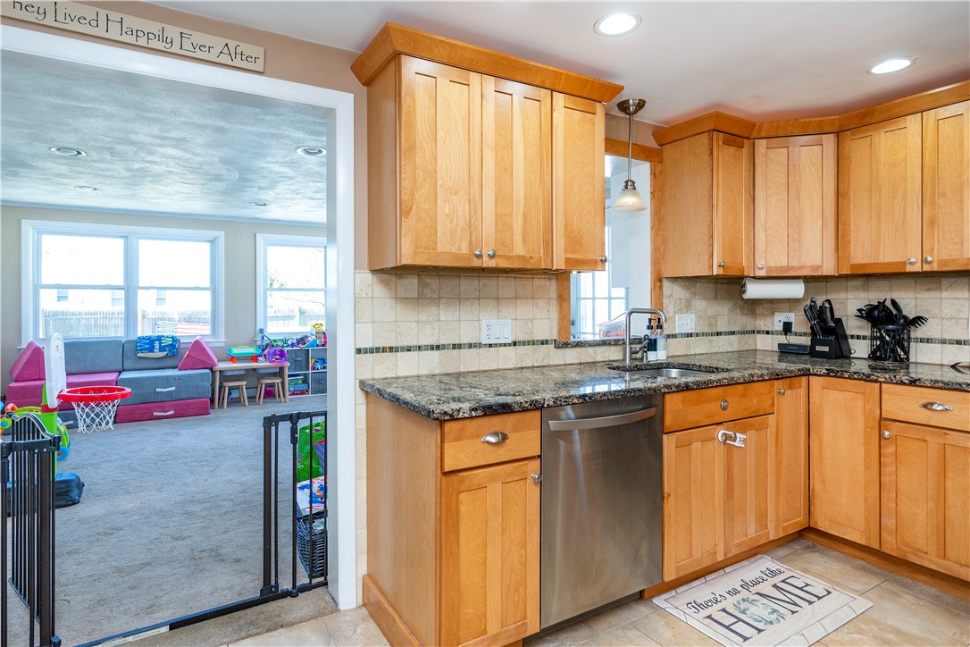 63 Deborah Road Warwick, RI 02888 - Photo 19 of 47