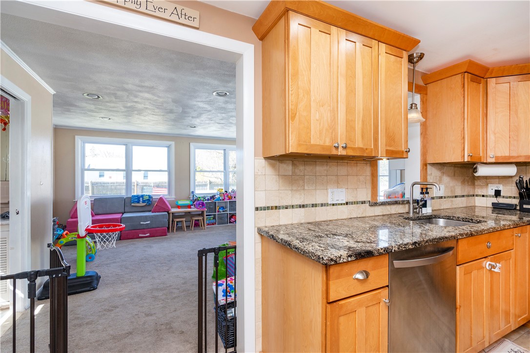 63 Deborah Road Warwick, RI 02888 - Photo 21 of 47