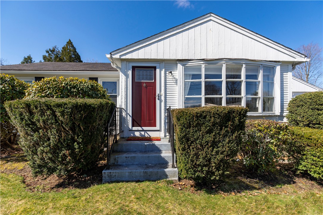 63 Deborah Road Warwick, RI 02888 - Photo 3 of 47