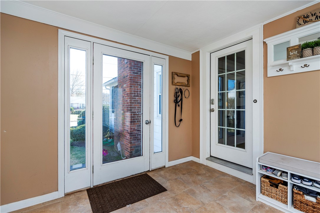 63 Deborah Road Warwick, RI 02888 - Photo 6 of 47