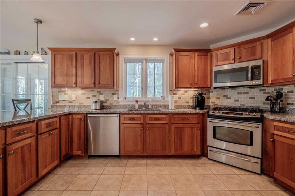 33 Woodspell Road Scarborough, ME 04074 - Photo 5 of 35 Photo