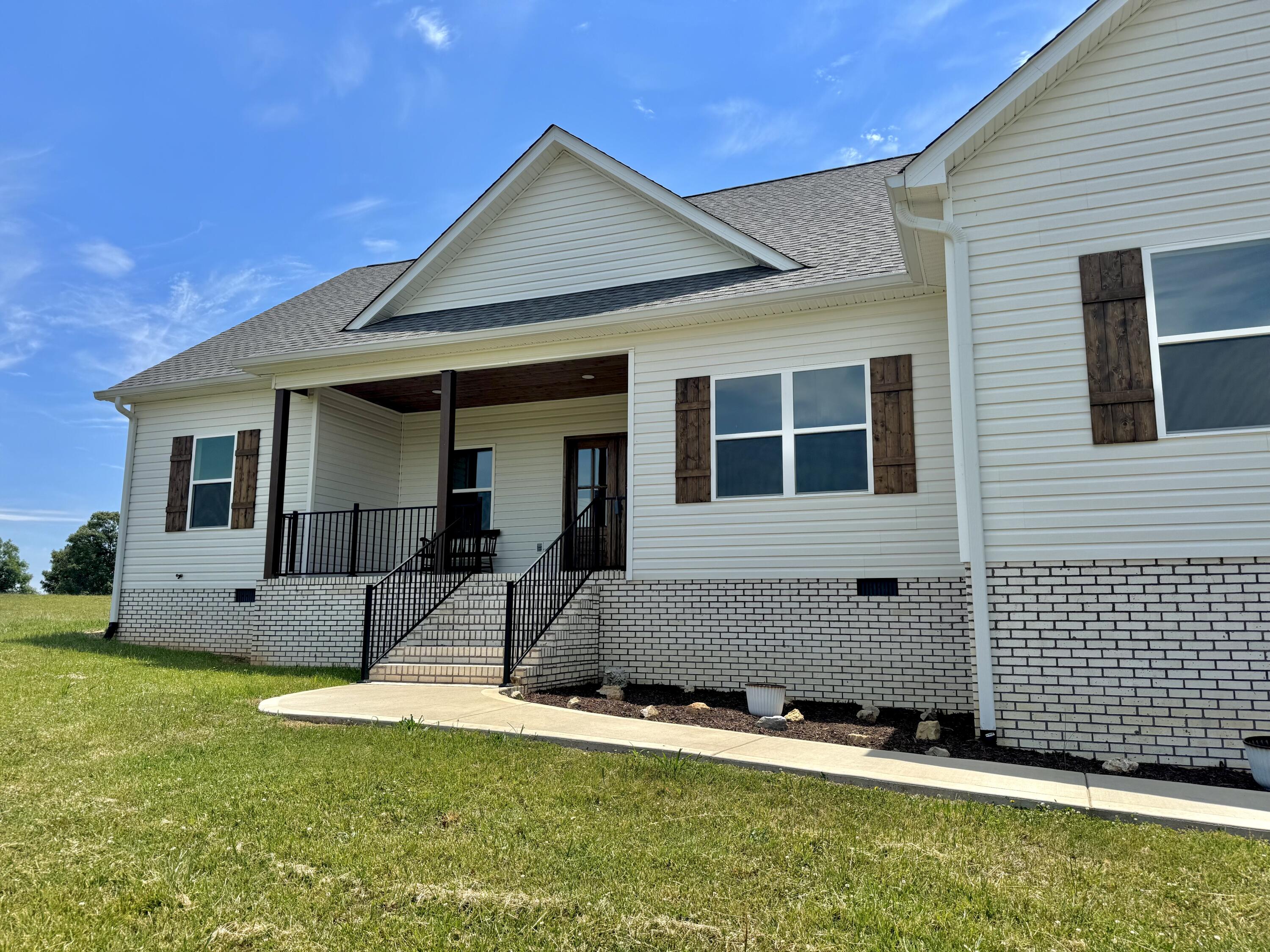 325 Henderson Road Evensville, TN 37332 - Photo 3 of 35 3- Porch
