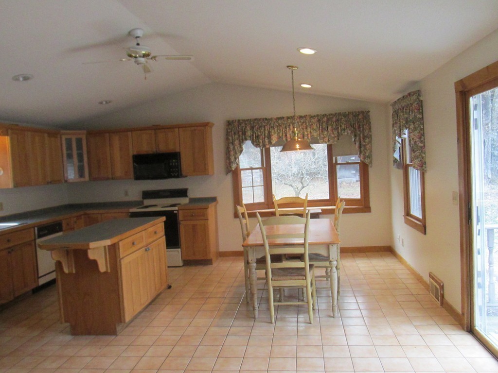 347 Shaker Road Westfield, MA 01085 - Photo 4 of 22 Gallery Image 4