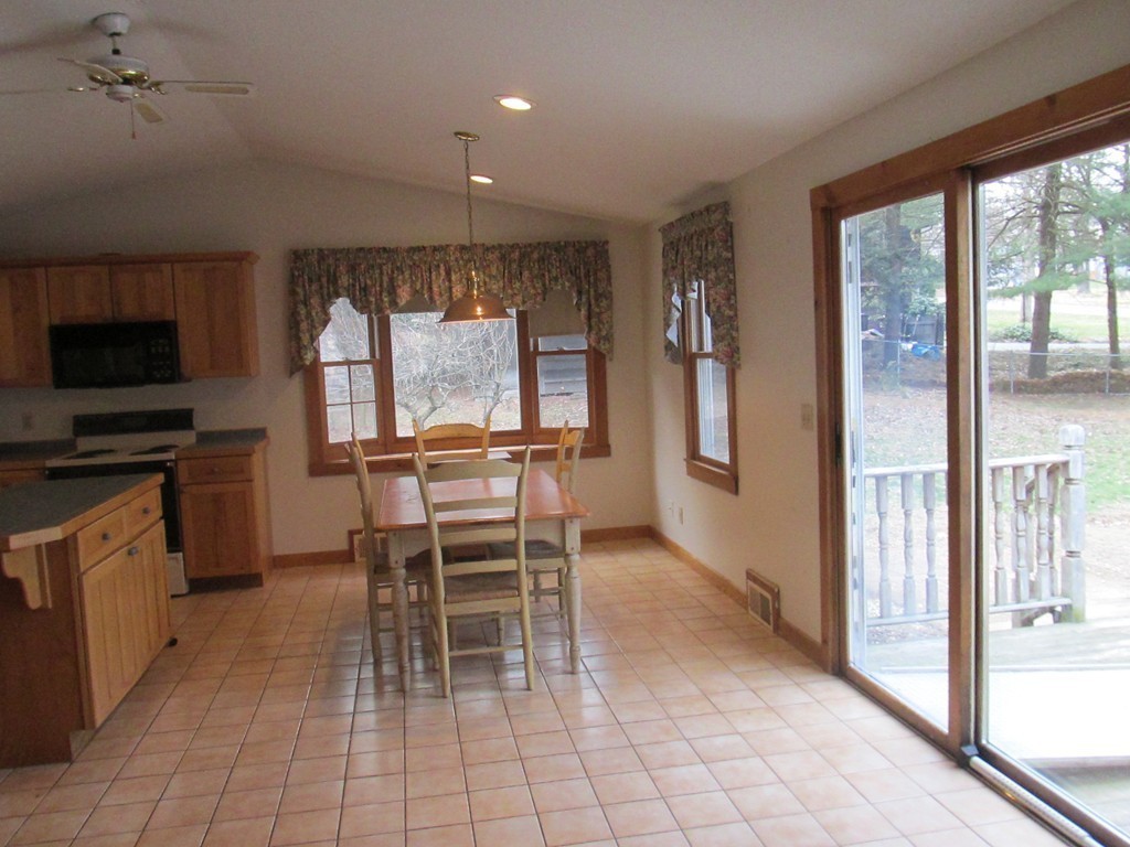 347 Shaker Road Westfield, MA 01085 - Photo 5 of 22 Gallery Image 5