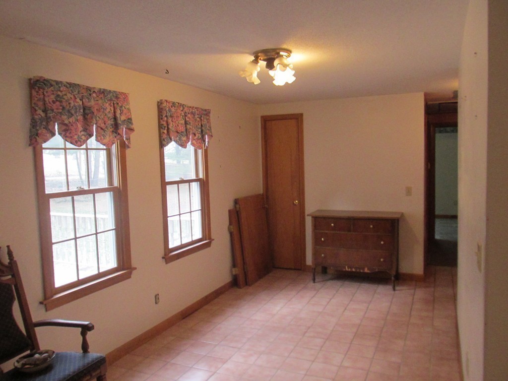 347 Shaker Road Westfield, MA 01085 - Photo 8 of 22 Gallery Image 8