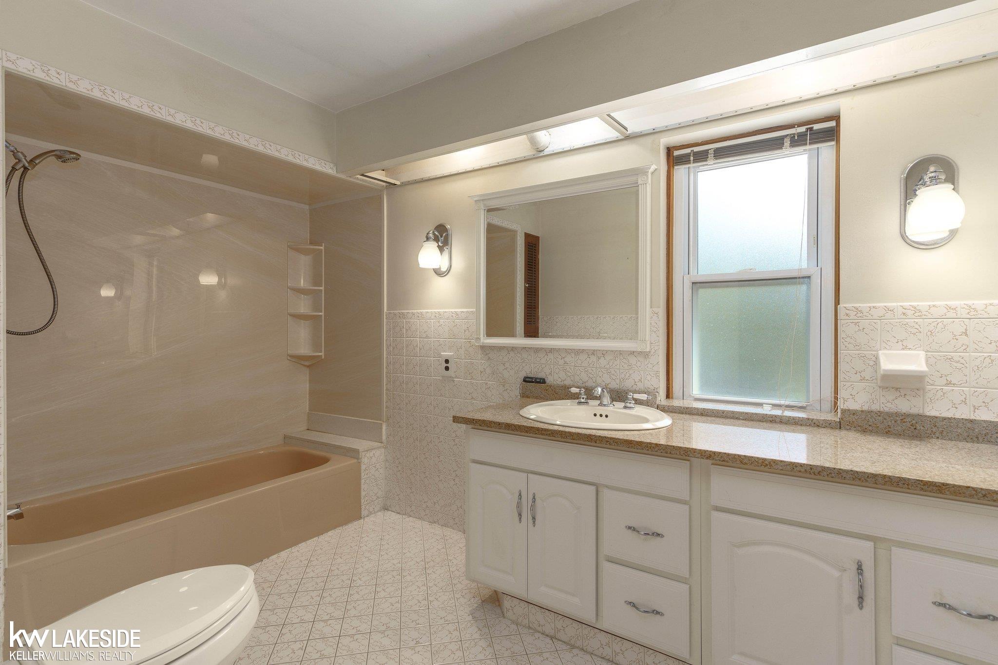 8224 Clinton River Road Sterling Heights, MI 48314 - Photo 5 of 38 50148768-a3ec42c1-aff3-44d1-9b89-0d63d25b0bbc.JPG