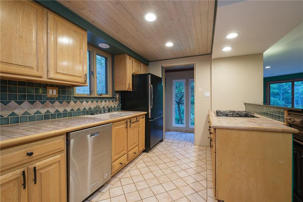 2324 Walruth Road Sewickley, PA 15143 - Photo 9 of 25 Gallery Image 9