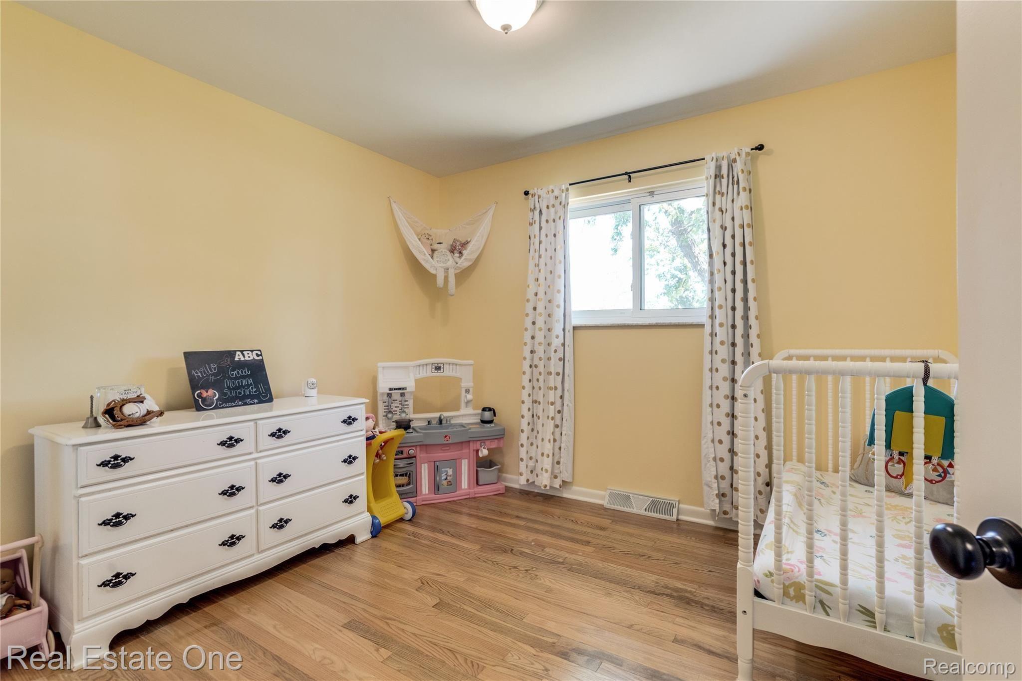5131 Maybee Road Clarkston, MI 48346 - Photo 23 of 29 Bedroom 2
