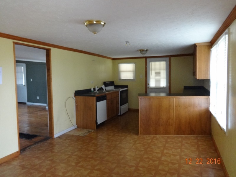 8325 George Southern Road Northeast Georgetown, IN 47122 - Photo 5 of 16