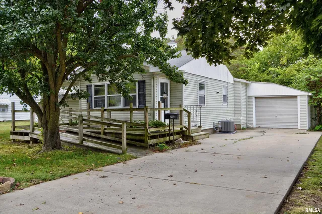 $69,400 | 210 South White Street, Macomb, IL 61455