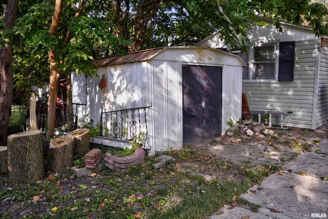 $69,400 | 210 South White Street, Macomb, IL 61455