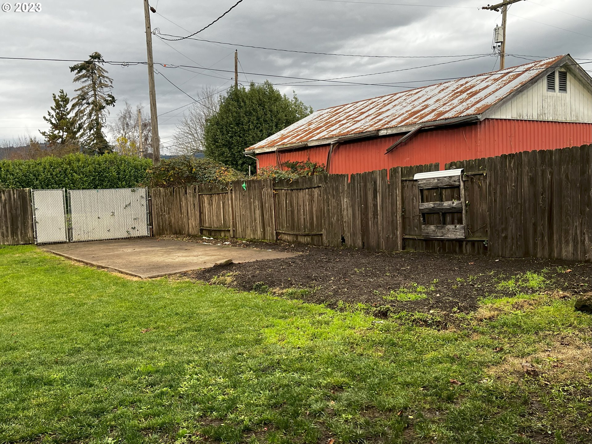 934 Olympic Street Springfield, OR 97477 - Photo 23 of 26 a view of a backyard
