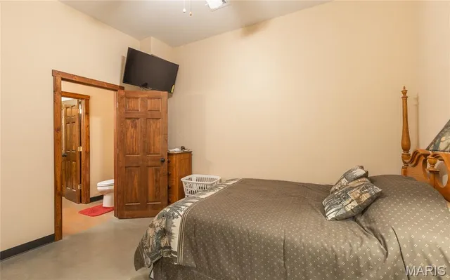 $932,000 | 24418 Golden Beach Road, Barnett, MO 65011