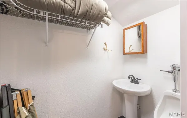 $932,000 | 24418 Golden Beach Road, Barnett, MO 65011