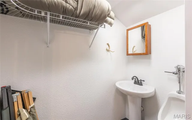 $932,000 | 24418 Golden Beach Road, Barnett, MO 65011