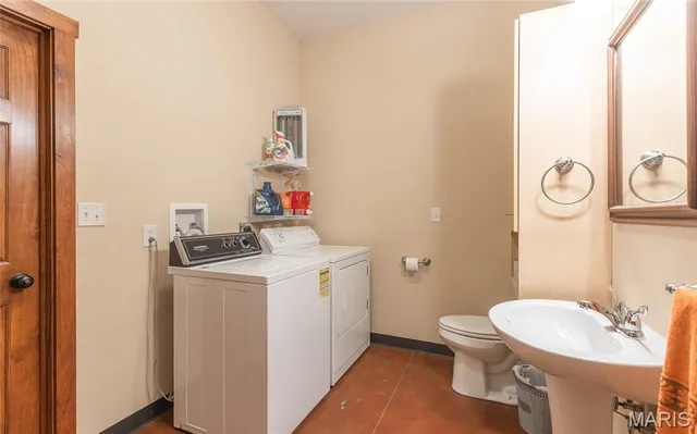 $932,000 | 24418 Golden Beach Road, Barnett, MO 65011