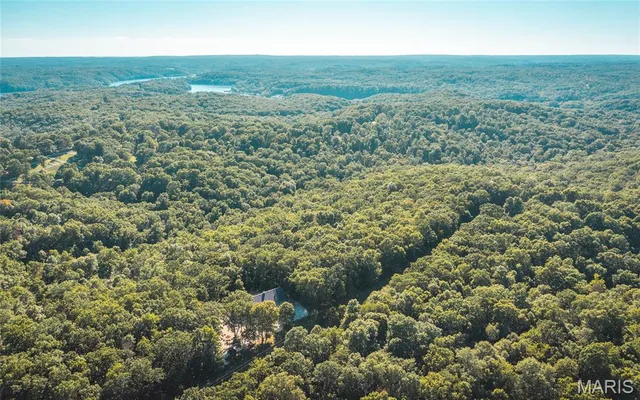 $932,000 | 24418 Golden Beach Road, Barnett, MO 65011