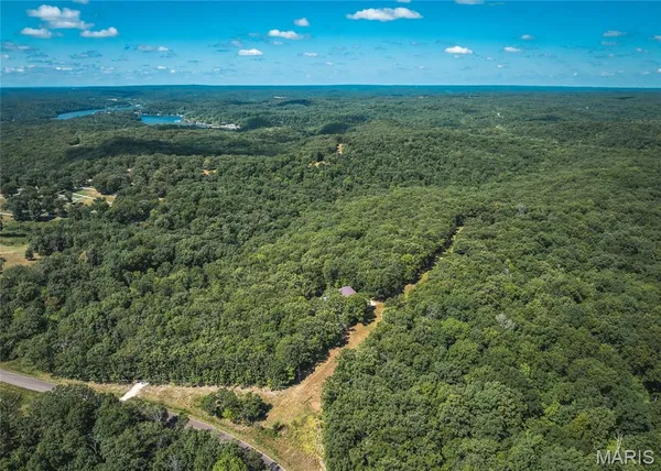 $932,000 | 24418 Golden Beach Road, Barnett, MO 65011