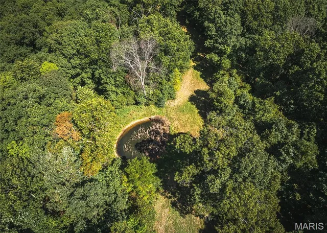 $932,000 | 24418 Golden Beach Road, Barnett, MO 65011