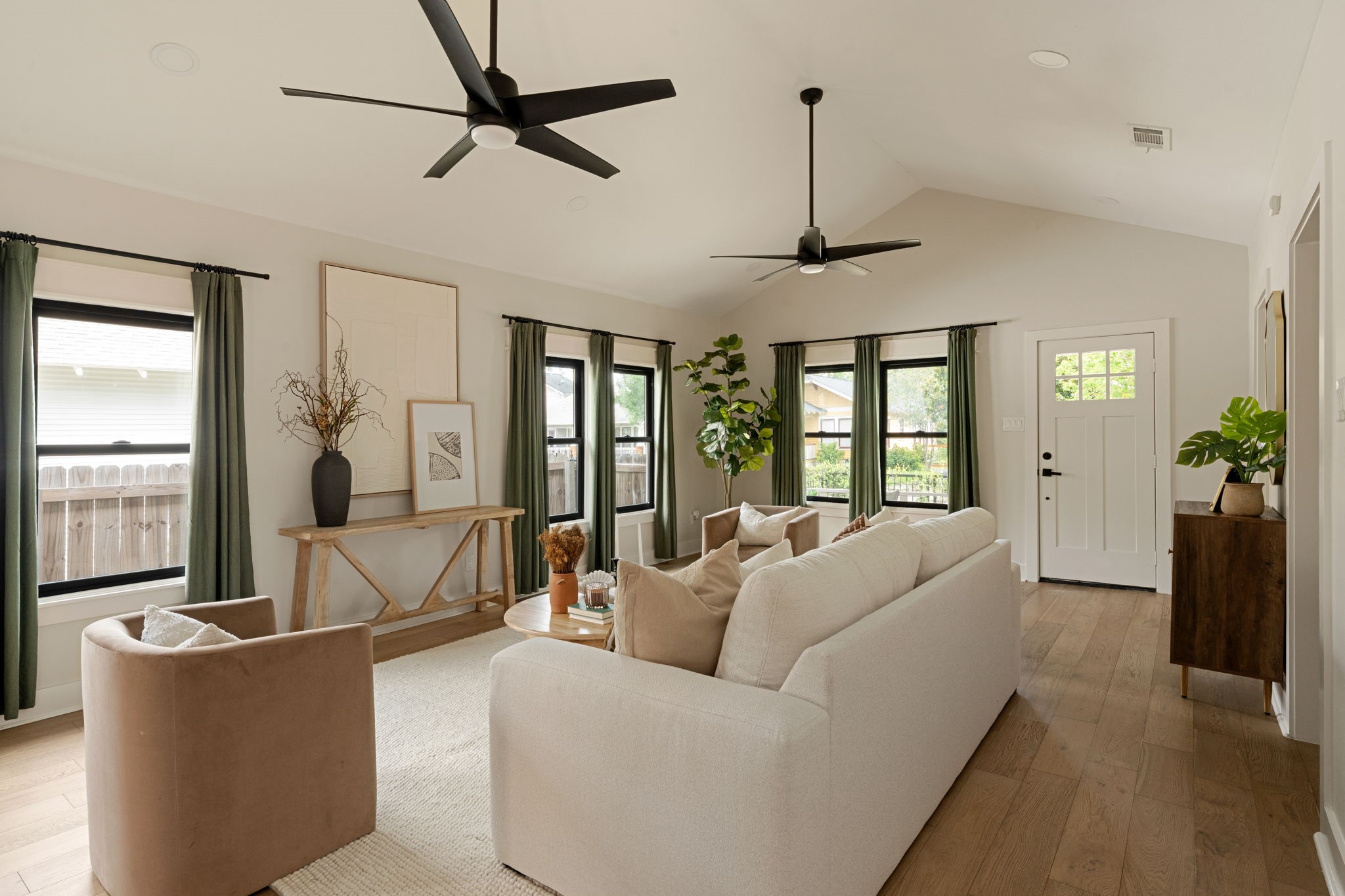 1022 Key Street Houston, TX 77009 - Photo 4 of 30 The living room offers a generous, open layout.