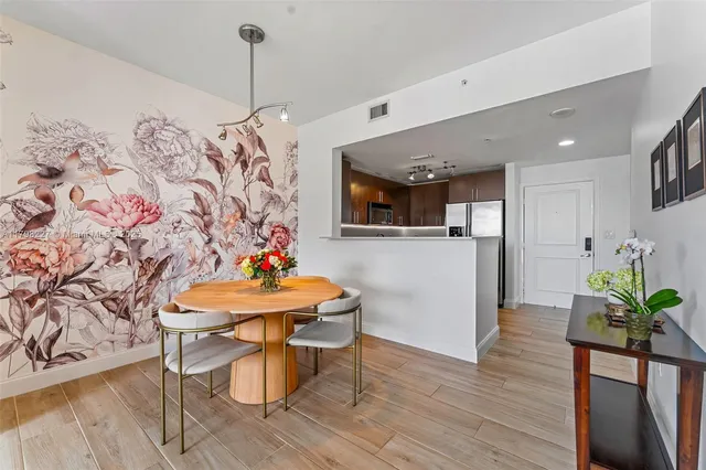 $694,990 | 10 Aragon Avenue, Unit 1107, Coral Gables, FL 33134