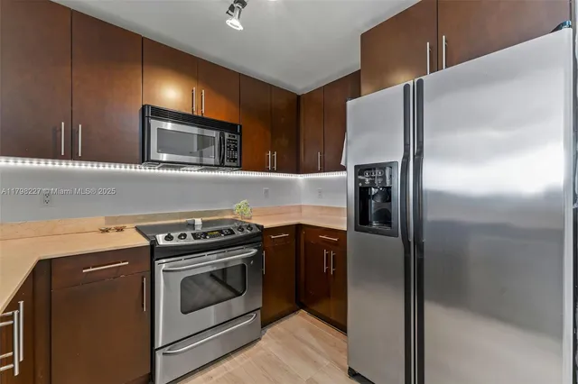 $694,990 | 10 Aragon Avenue, Unit 1107, Coral Gables, FL 33134