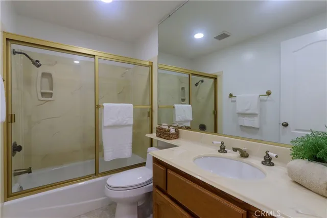 $965,000 | 651 Wakefield Court, Unit 102, Long Beach, CA 90803