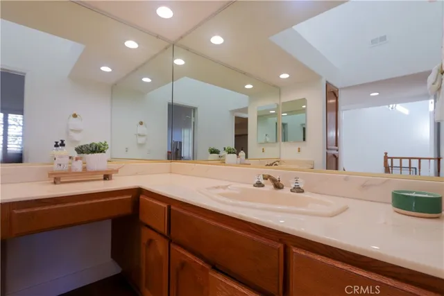 $965,000 | 651 Wakefield Court, Unit 102, Long Beach, CA 90803