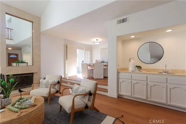 $965,000 | 651 Wakefield Court, Unit 102, Long Beach, CA 90803