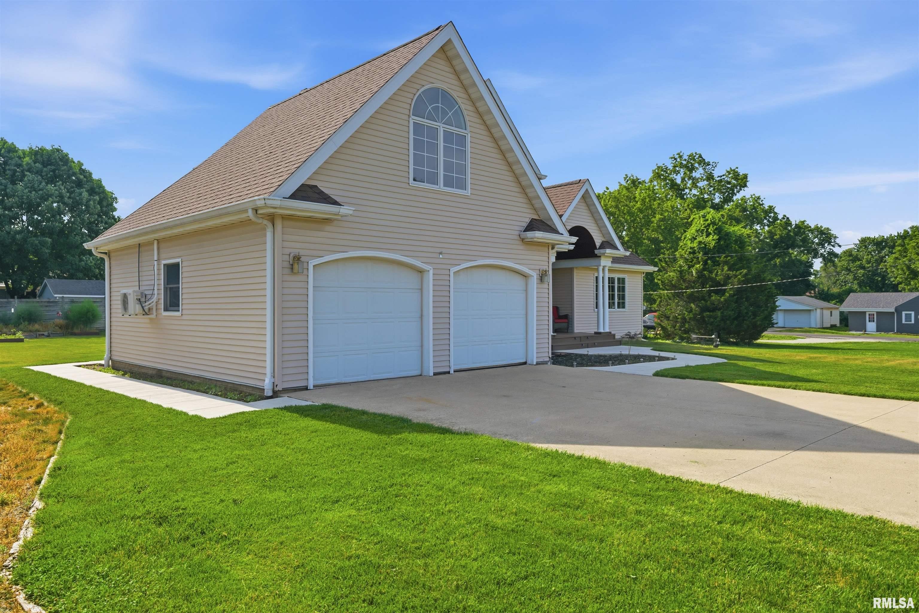 211 Wagner Street Washington, IL 61571 - Photo 3 of 51