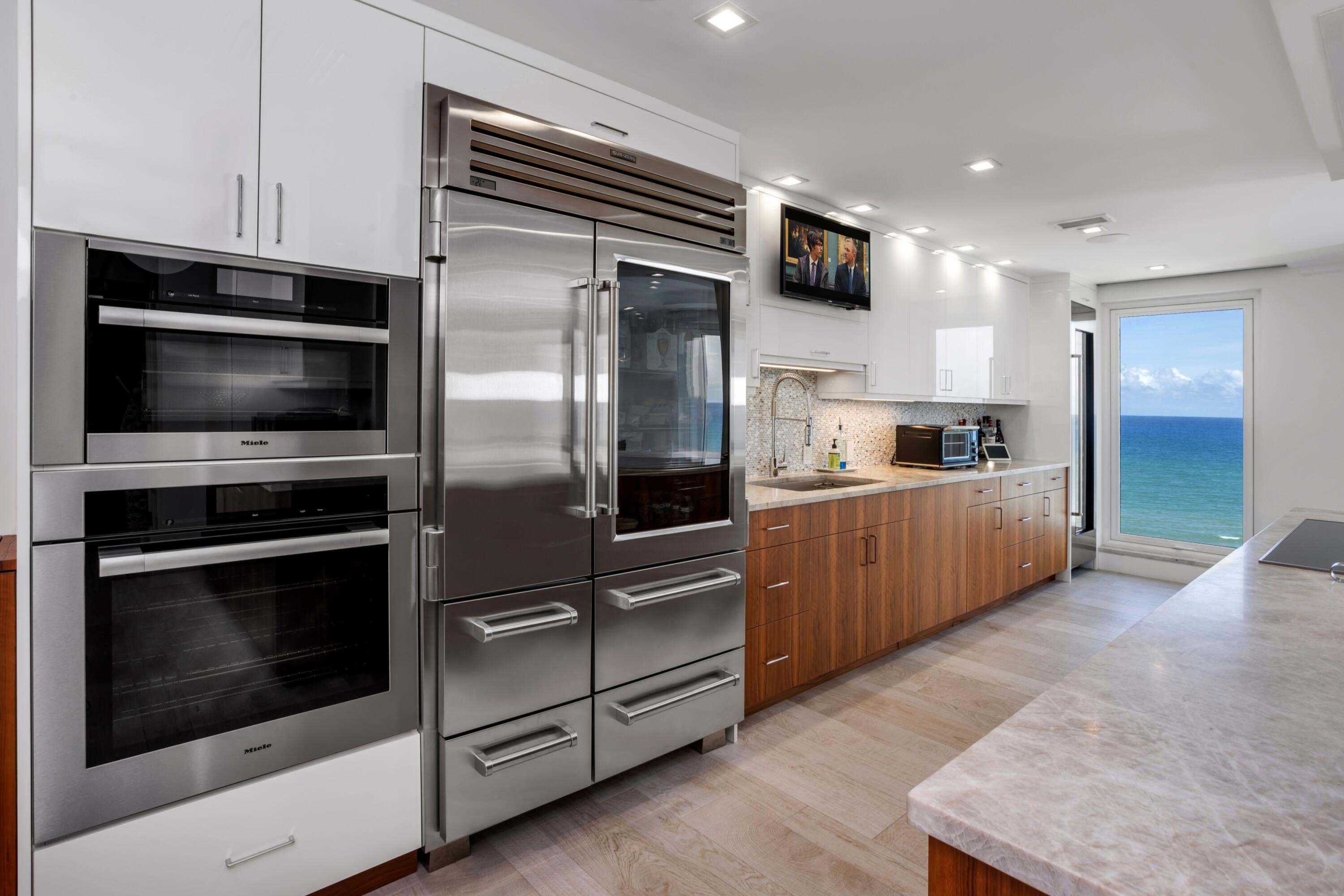 750 South Ocean Boulevard, Unit 6S Boca Raton, FL 33432 - Photo 11 of 40 KITCHEN