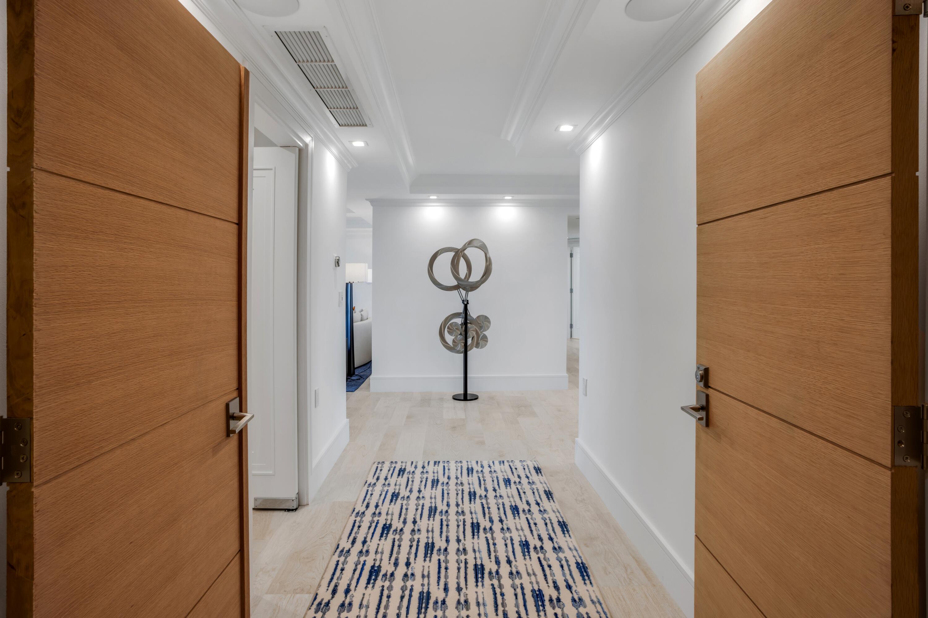 750 South Ocean Boulevard, Unit 6S Boca Raton, FL 33432 - Photo 3 of 40 FOYER