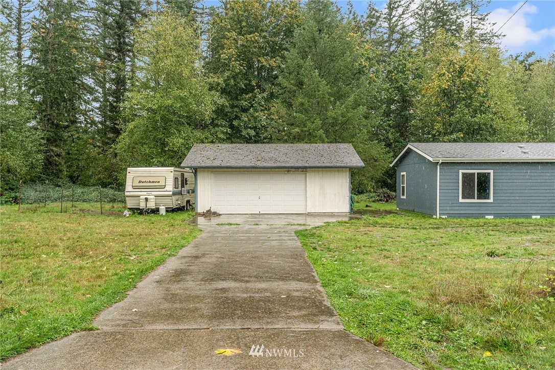 40822 Dorman Road Gold Bar, WA 98251 - Photo 27 of 34 a front view of a house with a garden