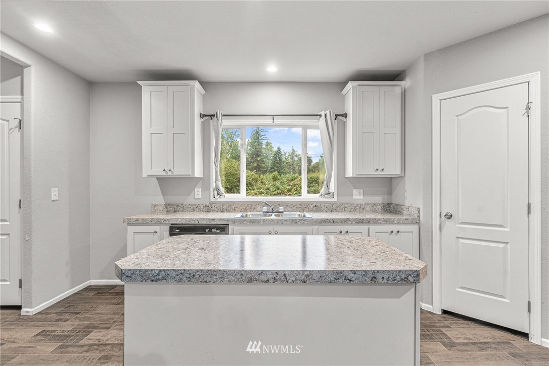 40822 Dorman Road Gold Bar, WA 98251 - Photo 8 of 34 a kitchen with granite countertop a sink stove and cabinets