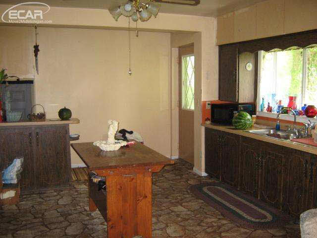 3289 South Genesee Road Burton, MI 48519 - Photo 10 of 14 20449201-9.JPG