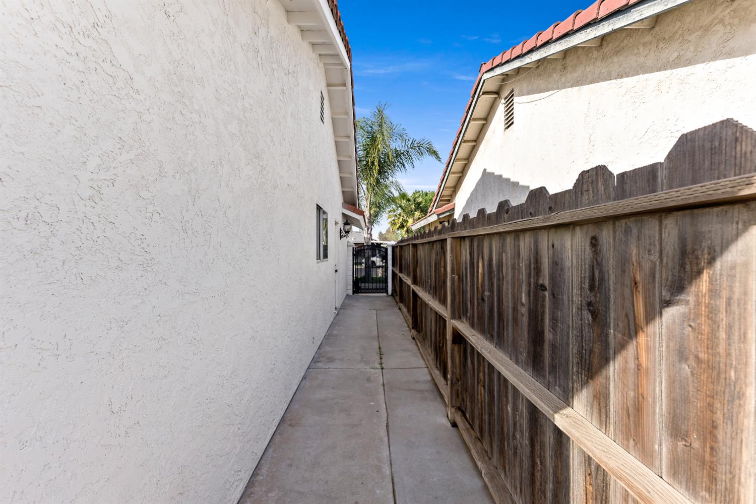 398 Helena Way Madera, CA 93637 - Photo 23 of 23 a view of balcony with wooden floor
