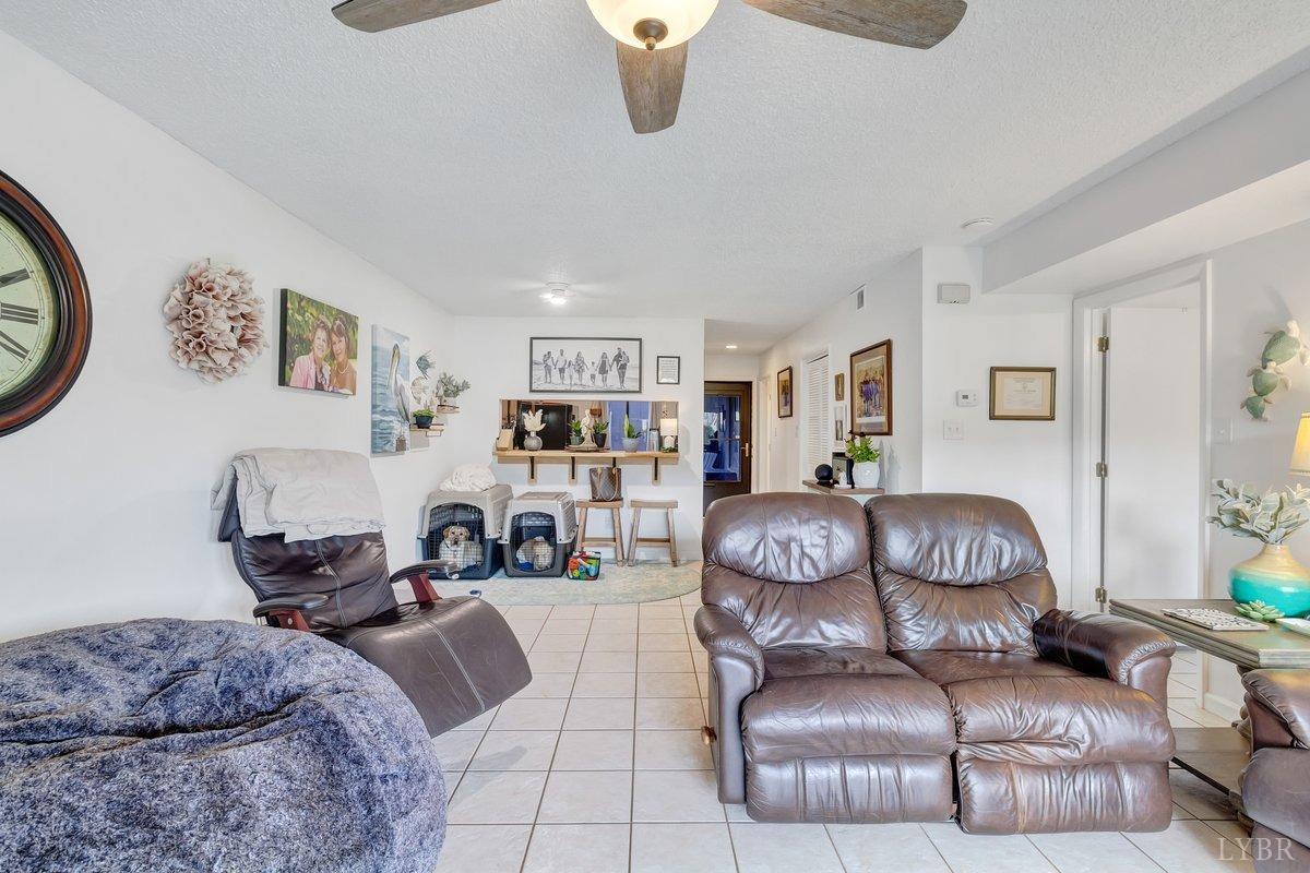 2404 Deer Run Forest, VA 24551 - Photo 13 of 32 a living room with furniture